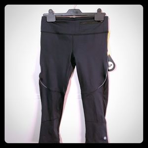 Roxy Super Stylish Black Capris NWT